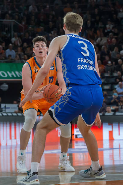 与禁区内次 与禁区内次